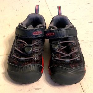Keen Chandler shoes sneakers black and red size 9